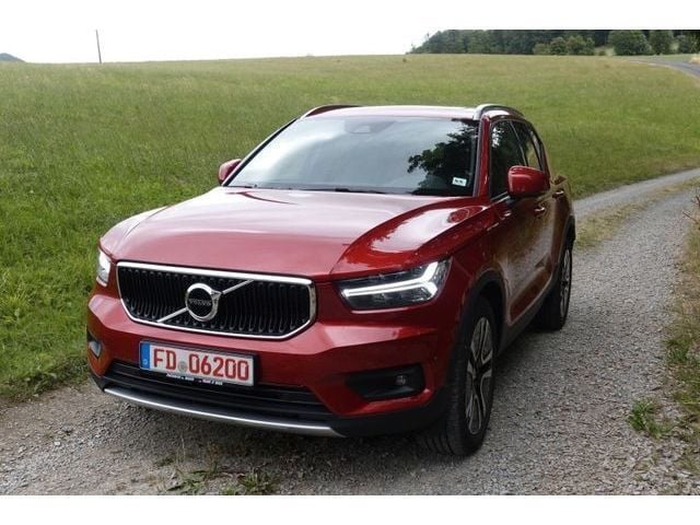 Fusion red / metallic Gebraucht 2020 Volvo XC40 Momentum SUV | 29.990 € (Fairer Preis) - Bild 1/4