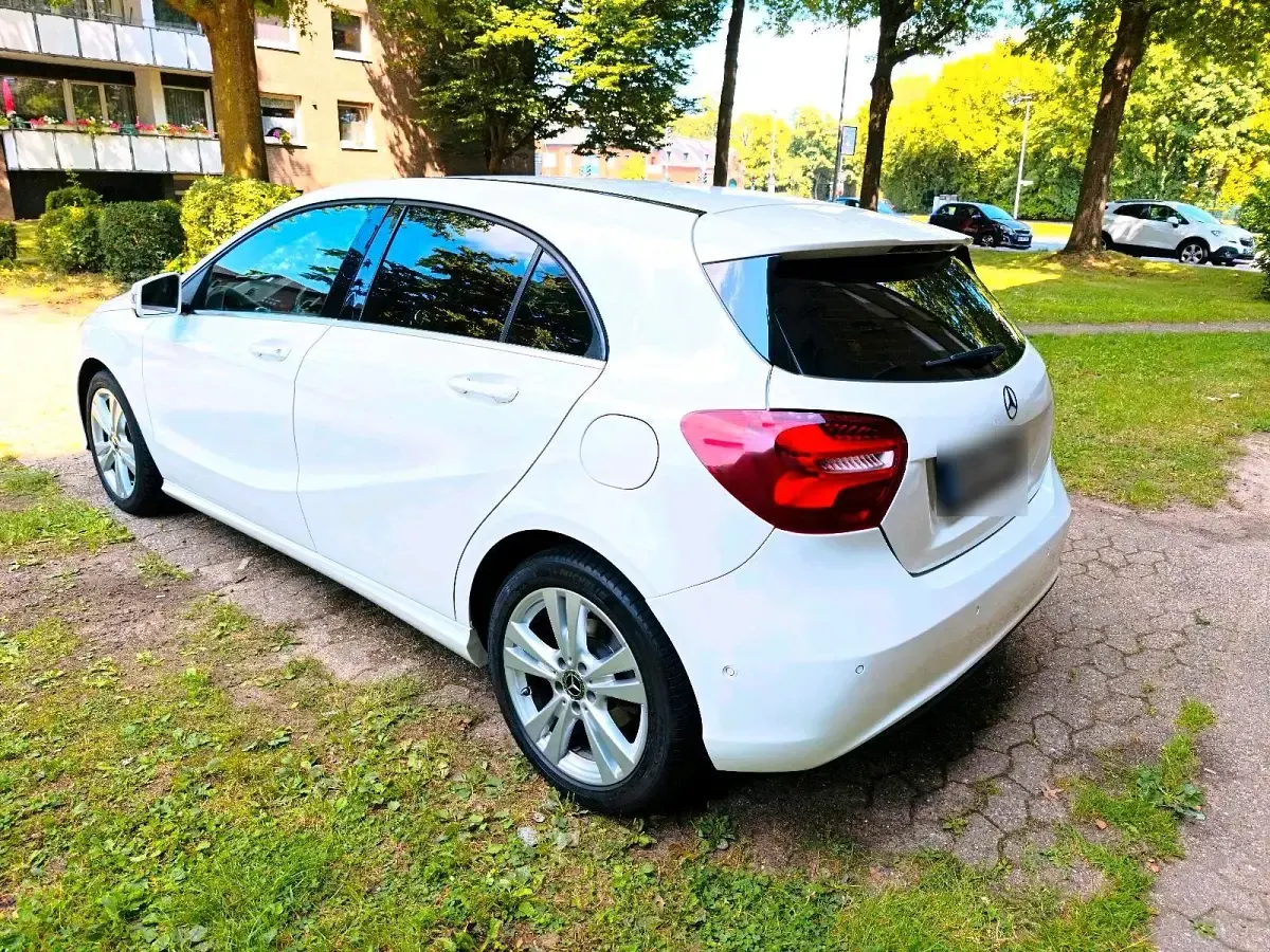 Gebraucht Mercedes A160 102 PS (75 kW) 2017 Weiß Limousine