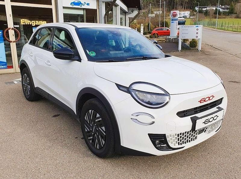 Gebraucht Fiat 600 Red 114 kW (156 PS) 2024 Weiß SUV