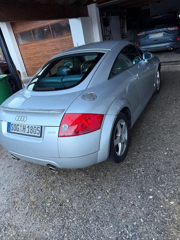 Second-hand Audi TT 270 CP (198 kW) 2000 Argintiu Coupe