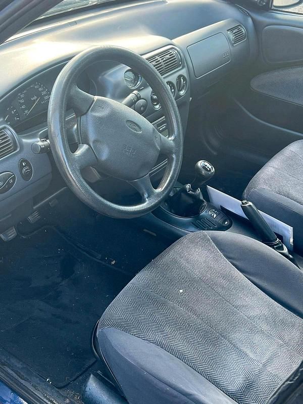 Gebraucht Ford Escort Sport 90 PS (66 kW) 1998 Blau Limousine