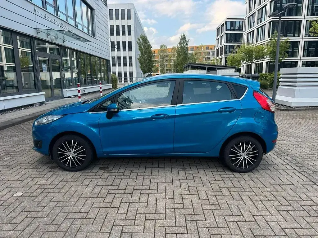Gebraucht Ford Fiesta Titanium 125 PS (91 kW) 2017 Blau Kleinwagen