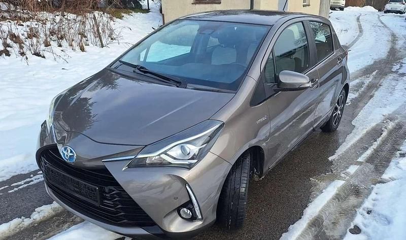 Gebraucht Toyota Yaris Hybrid Edition 75 PS (55 kW) 2018 Braun Limousine