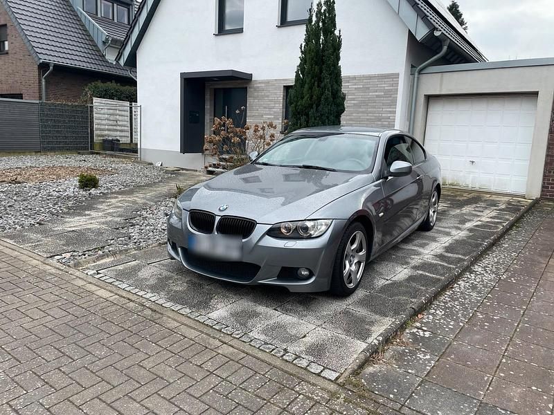 Gebraucht BMW 320 177 PS (130 kW) 2009 Grau Coupé