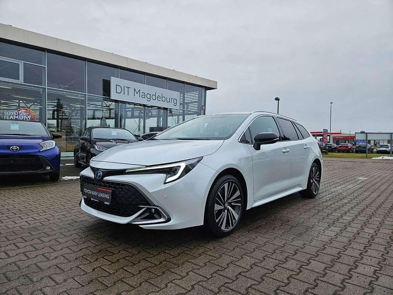 Neu Toyota Corolla 196 PS (144 kW) 2025 Platinum white pearl mc. Kombi