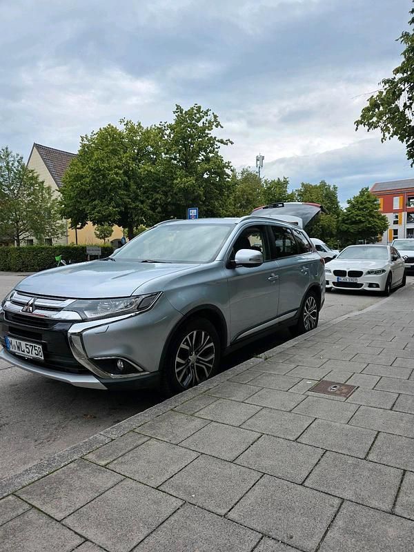 Gebraucht 2015 Mitsubishi Outlander SUV | 11.000 € - Bild 1/4