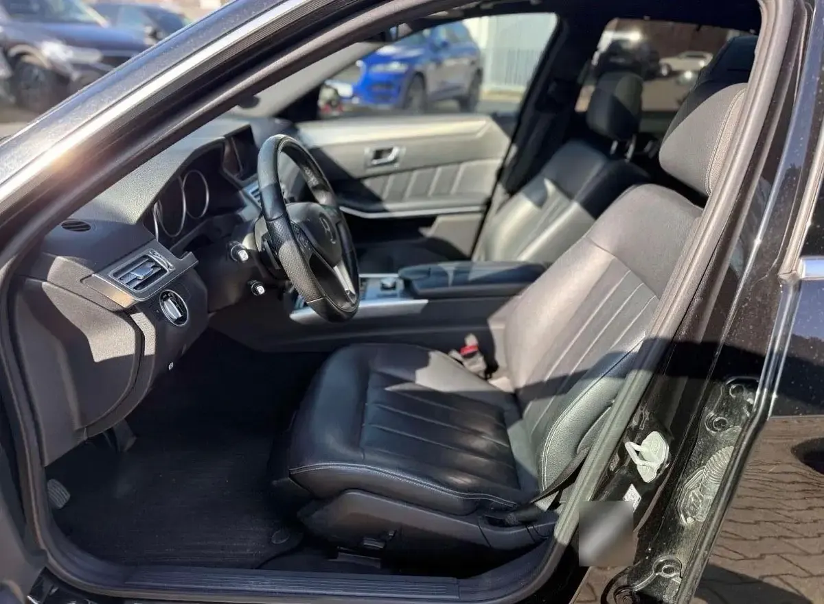 Używany Mercedes E250 Avantgarde 204 KM (150 kW) 2014 Czarny Sedan/Limuzyna