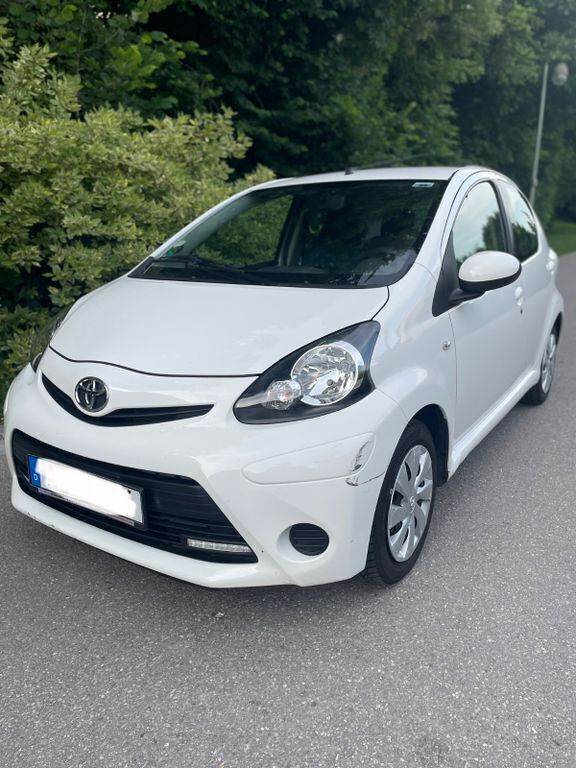 Weiß Gebraucht 2012 Toyota Aygo Kleinwagen | 4.200 € (Fairer Preis) - Bild 1/4