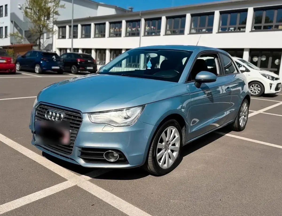 Gebraucht Audi A1 86 PS (63 kW) 2011 Blau Kleinwagen