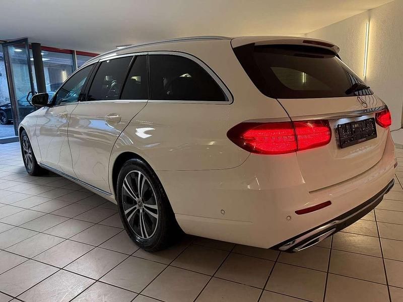 Gebraucht Mercedes E220 194 PS (142 kW) 2019 Weiß Kombi
