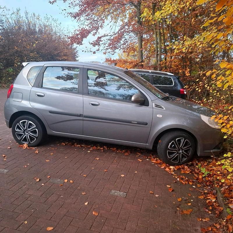 Grau Gebraucht 2009 Chevrolet Aveo Kleinwagen | 1.700 € (Guter Preis) - Bild 1/4