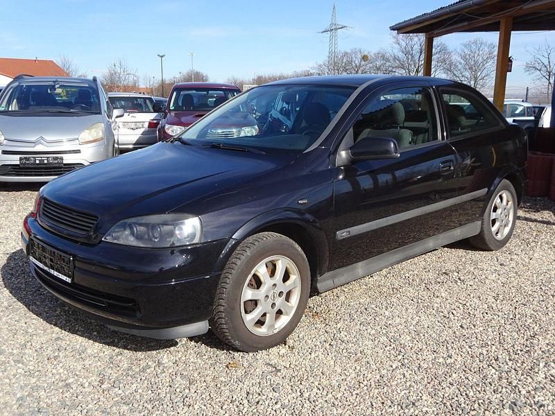 Second-hand Opel Astra 101 CP (74 kW) 2003 Negru Berlinǎ
