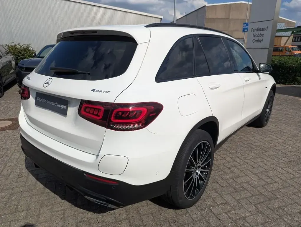 Gebraucht Mercedes GLC300de AMG line 306 PS (225 kW) 2021 Weiß SUV