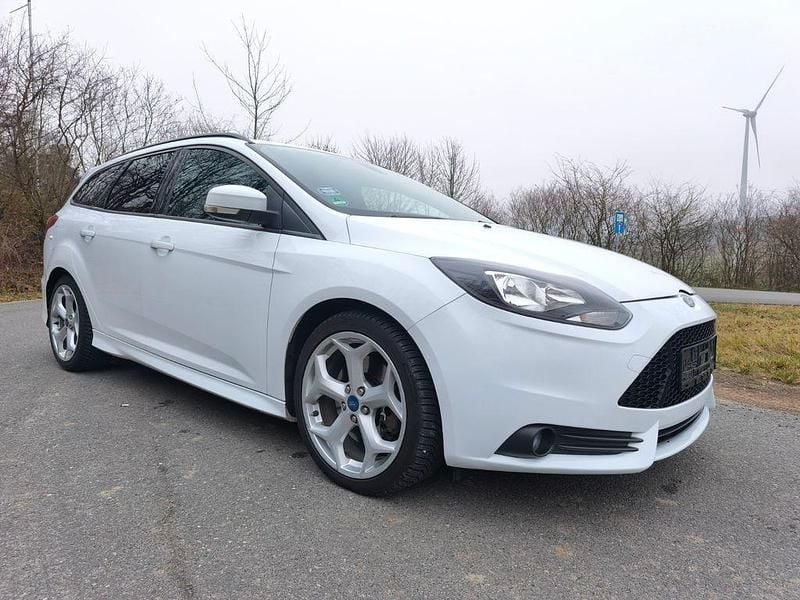 Gebraucht Ford Focus ST 250 PS (183 kW) 2014 Weiß Limousine