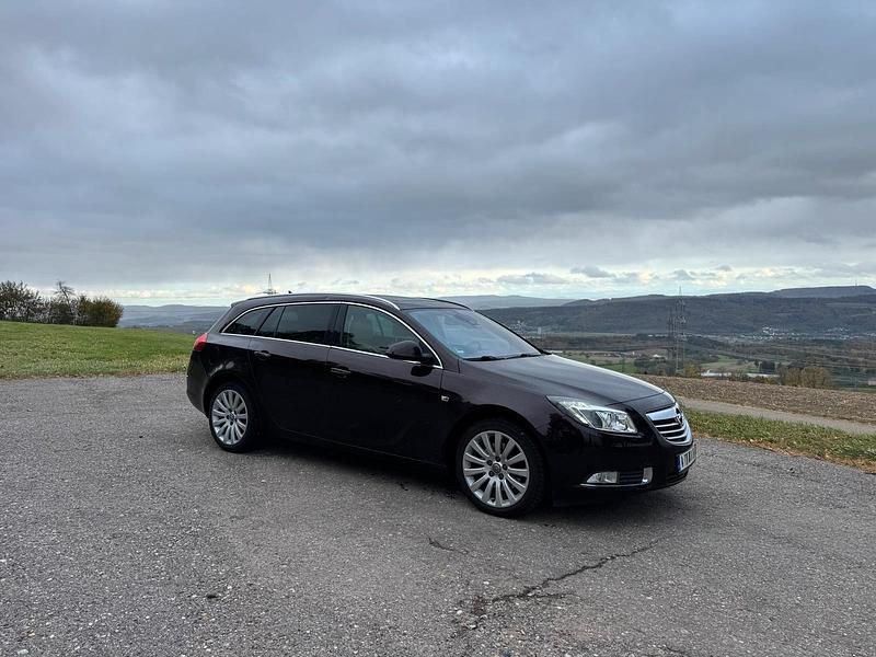 Braun Gebraucht 2011 Opel Insignia Innovation Kombi | 4.990 € (Fairer Preis) - Bild 1/4