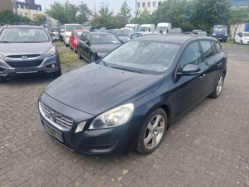 Grau Gebraucht 2012 Volvo V60 Kinetic Kombi | 4.950 € (Fairer Preis) - Bild 1/4
