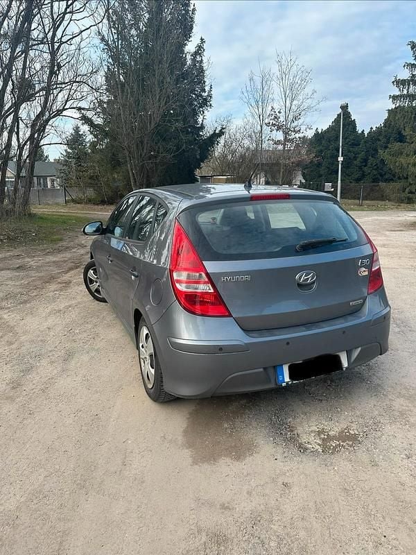 Gebraucht Hyundai i30 90 PS (66 kW) 2011 Grau Kombi
