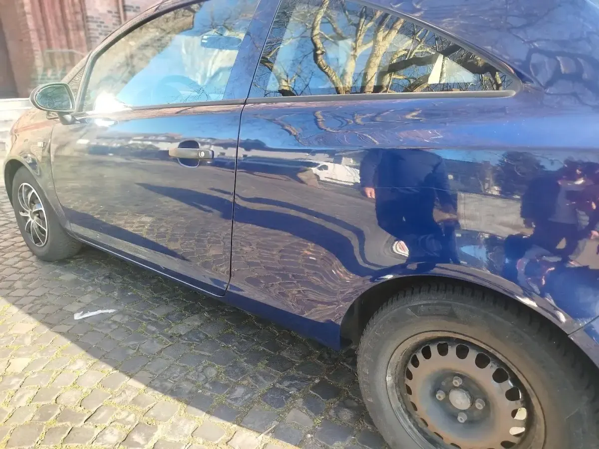 Używany Opel Corsa 66 KM (48 kW) 2009 Niebieski Hatchback