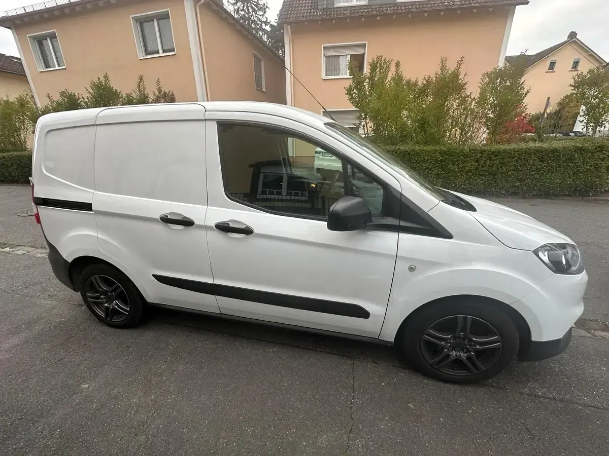 Gebraucht Ford Transit 106 PS (77 kW) 2023 Weiß Van / Kleinbus