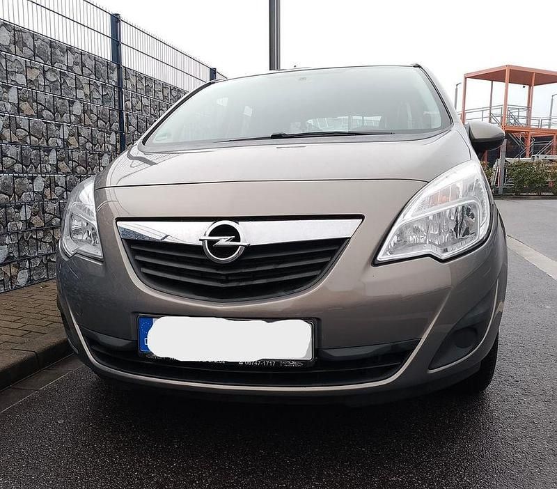 Gebraucht Opel Meriva Edition 101 PS (74 kW) 2012 Braun Van / Kleinbus