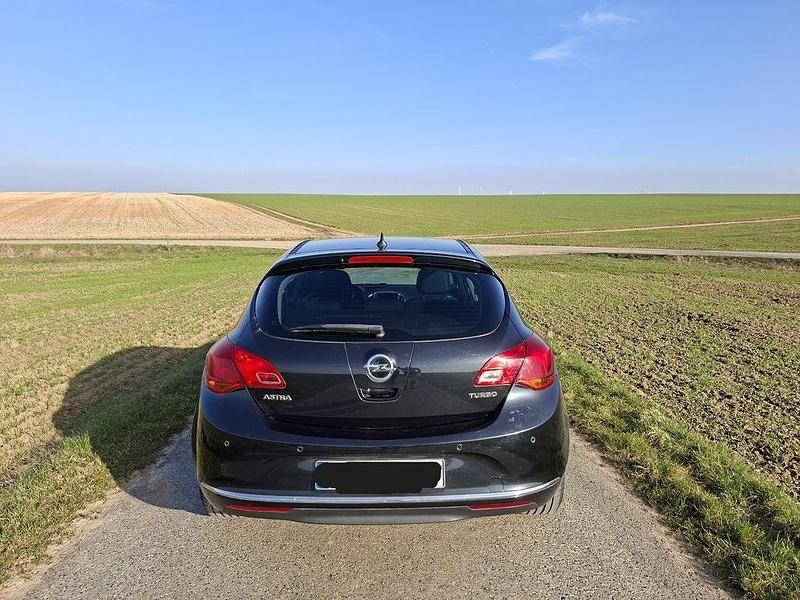Gebraucht Opel Astra Active 140 PS (102 kW) 2013 Schwarz Limousine