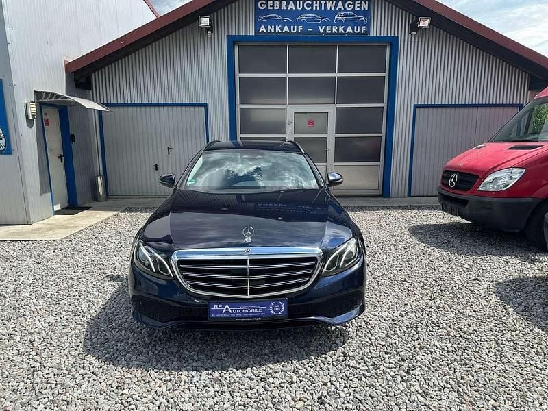 Usata Mercedes E220 194 CV (142 kW) 2018 Blu Station wagon