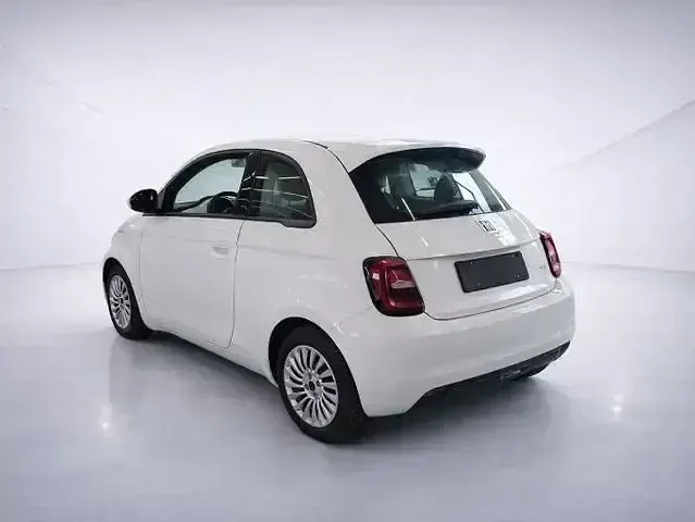 Gebraucht Fiat 500e 69 kW (95 PS) 2023 Colore esterno (arktis weiß) Limousine