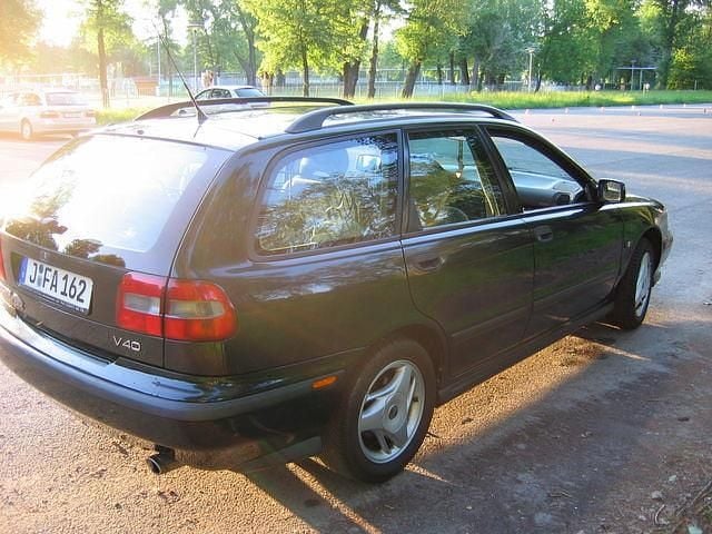 Gebraucht Volvo V40 122 PS (89 kW) 1999 Grün Kombi