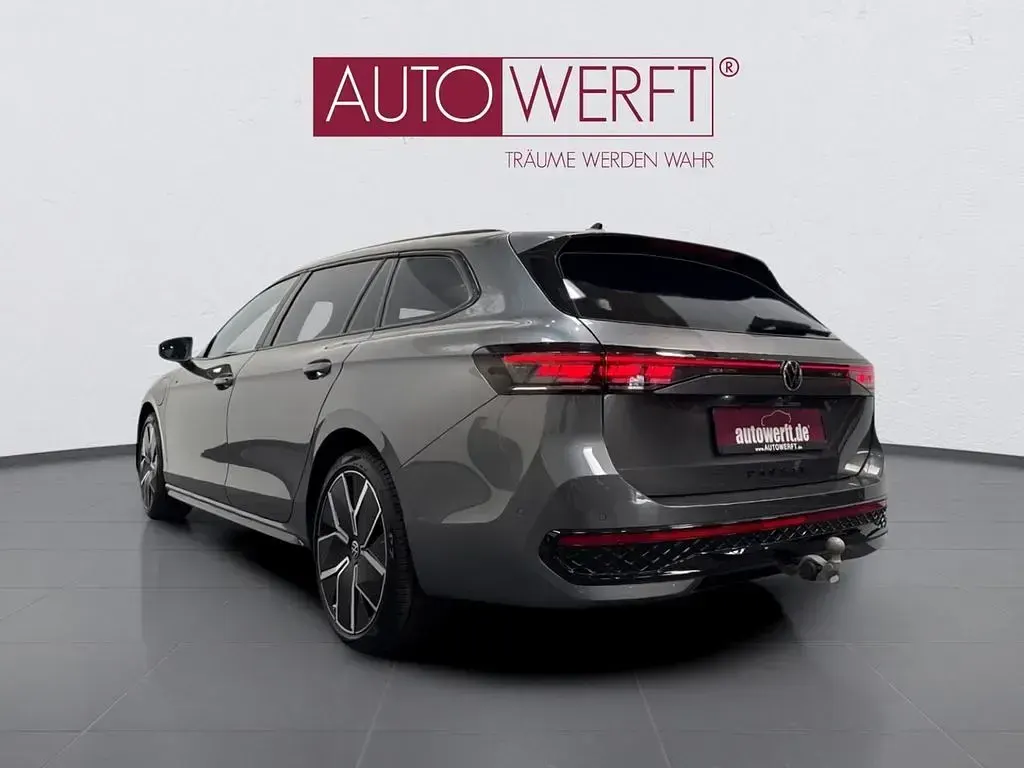 Gebraucht VW Passat R-line 272 PS (200 kW) 2025 Diabasgrau metallic Kombi