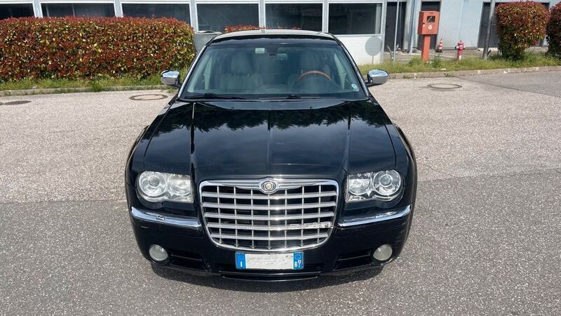 Schwarz Gebraucht 2006 Chrysler 300C Touring Kombi | 2.500 € (Teuer) - Bild 1/4