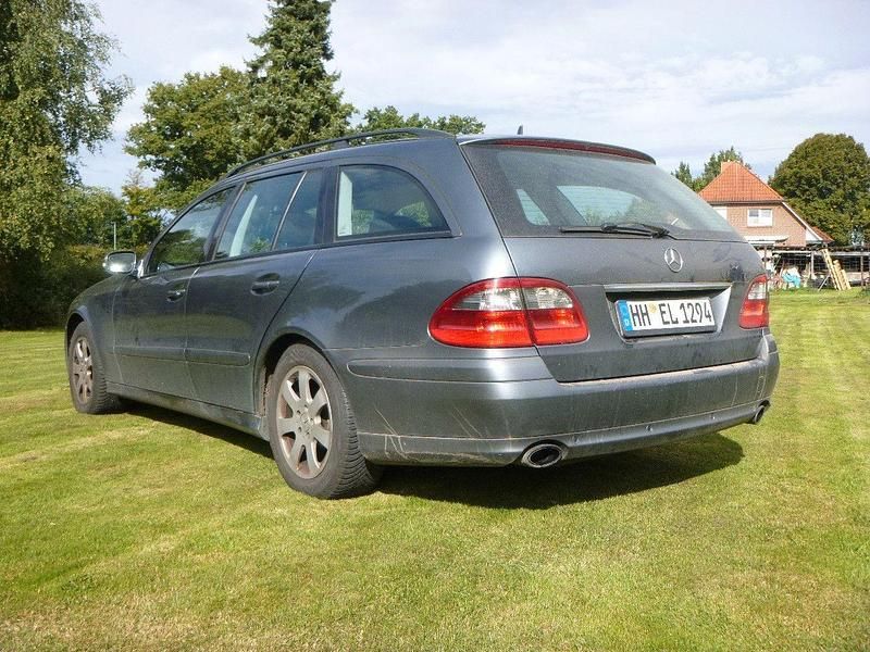 Grau Gebraucht 2008 Mercedes E320 Kombi | 3.600 € (Guter Preis) - Bild 1/4