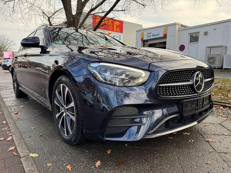 Gebraucht Mercedes E300 AMG 194 PS (142 kW) 2021 Blau Limousine
