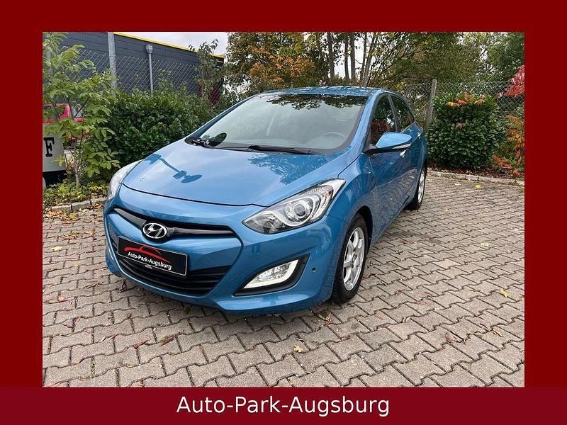 Blau Gebraucht 2013 Hyundai i30 Style Limousine | 7.480 € (Fairer Preis) - Bild 1/4