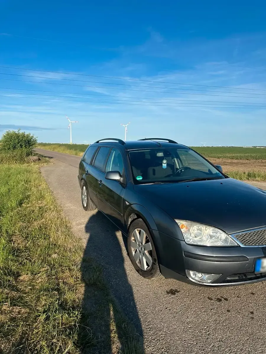 Gebraucht Ford Mondeo 125 PS (91 kW) 2004 Grau Kombi
