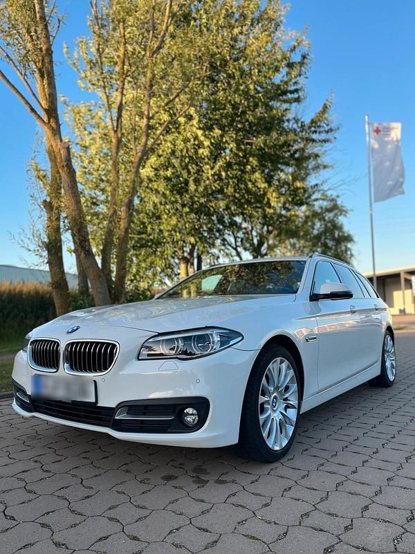 Weiß Gebraucht 2015 BMW 530 Sport Line Kombi | 25.690 € (Fairer Preis) - Bild 1/4