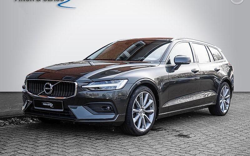 Grau Gebraucht 2020 Volvo V60 Momentum Kombi | 25.890 € (Guter Preis) - Bild 1/4