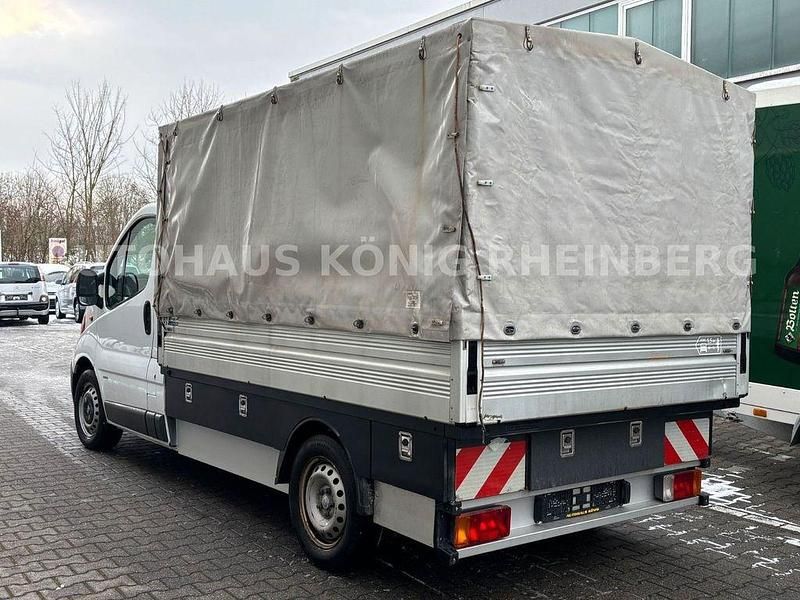 Gebraucht Opel Vivaro 90 PS (66 kW) 2008 Weiß Van / Kleinbus