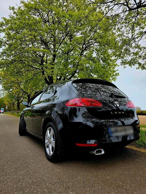 Second-hand Seat Leon 105 CP (77 kW) 2008 Negru Hatchback