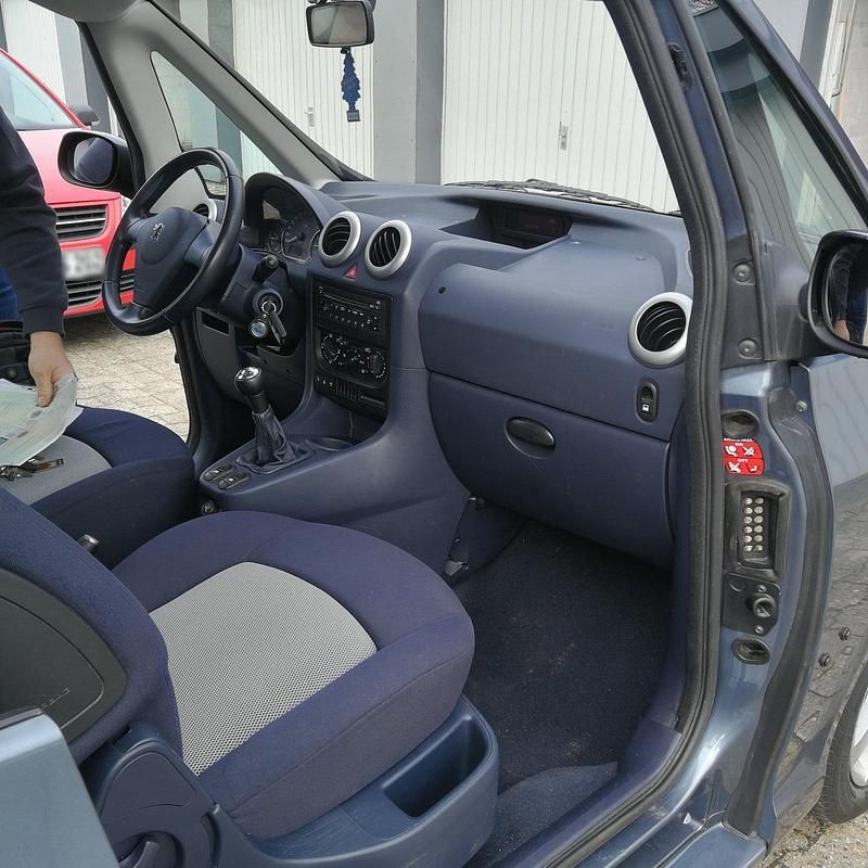 Gebraucht Peugeot 1007 73 PS (53 kW) 2005 Silber Van / Kleinbus