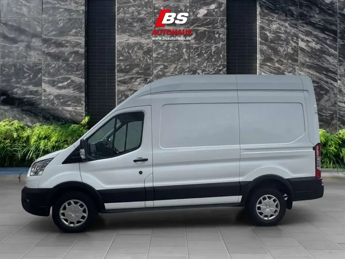 Gebraucht Ford Transit Trend 131 PS (96 kW) 2020 Frozen white Van