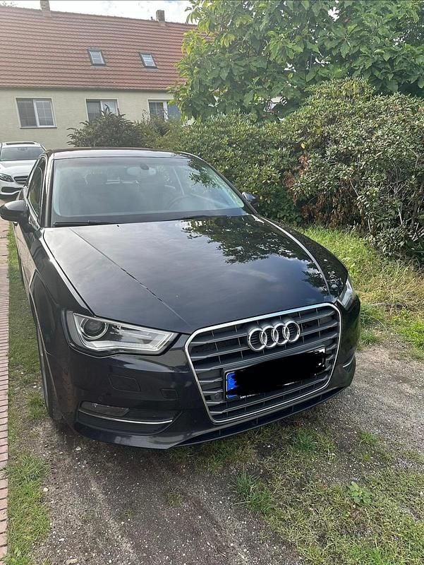Schwarz Gebraucht 2012 Audi A3 Sportback Limousine | 8.500 € (Teuer) - Bild 1/4