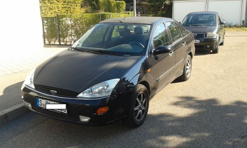 Schwarz Gebraucht 1999 Ford Focus Ghia Limousine | 950 € (Guter Preis) - Bild 1/4