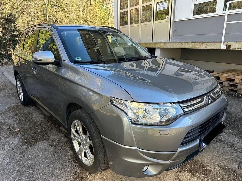 Gebraucht Mitsubishi Outlander Intense 150 PS (110 kW) 2013 Grau SUV