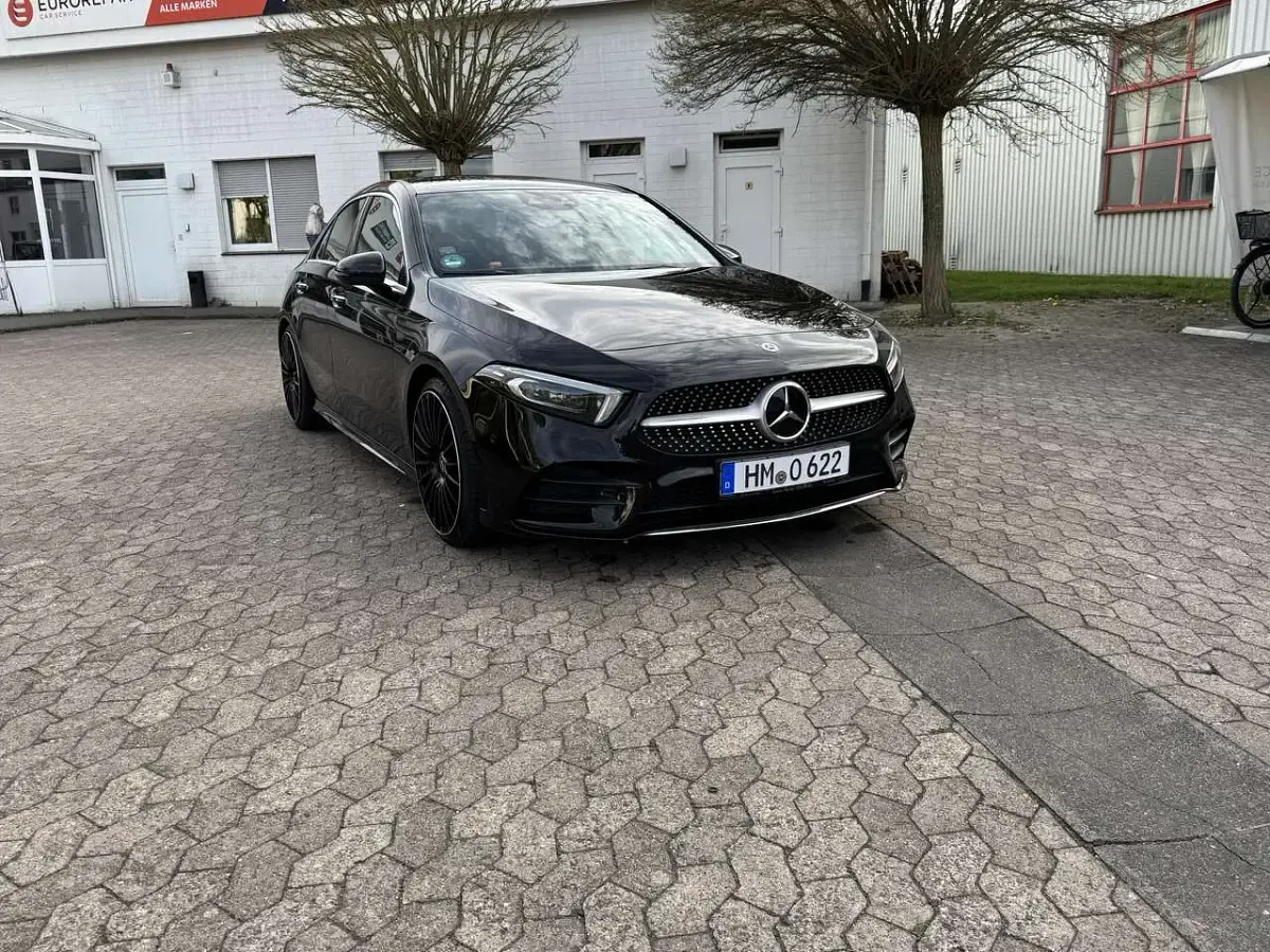Gebraucht Mercedes A250 AMG line 224 PS (164 kW) 2019 Schwarz Limousine
