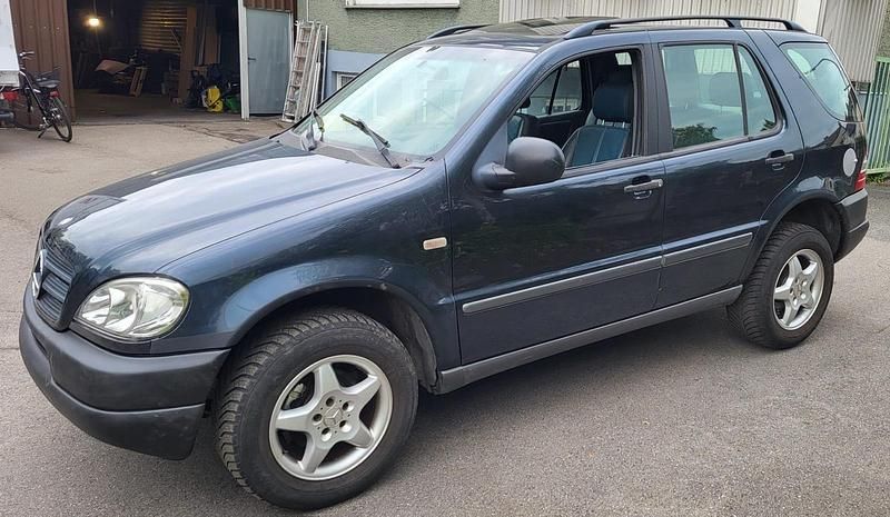 Andere farben Gebraucht 1999 Mercedes ML230 SUV | 1.900 € - Bild 1/4