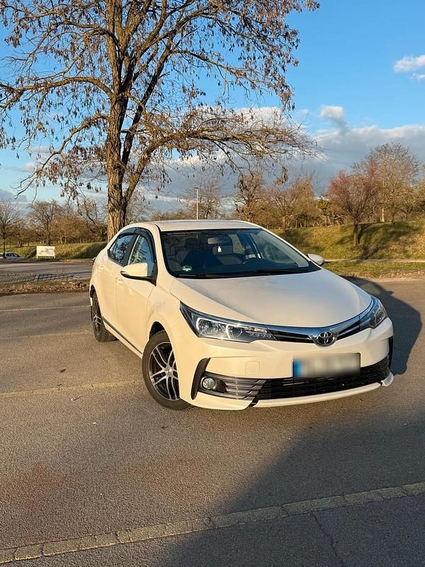 Gebraucht Toyota Corolla 132 PS (97 kW) 2018 Weiß Limousine