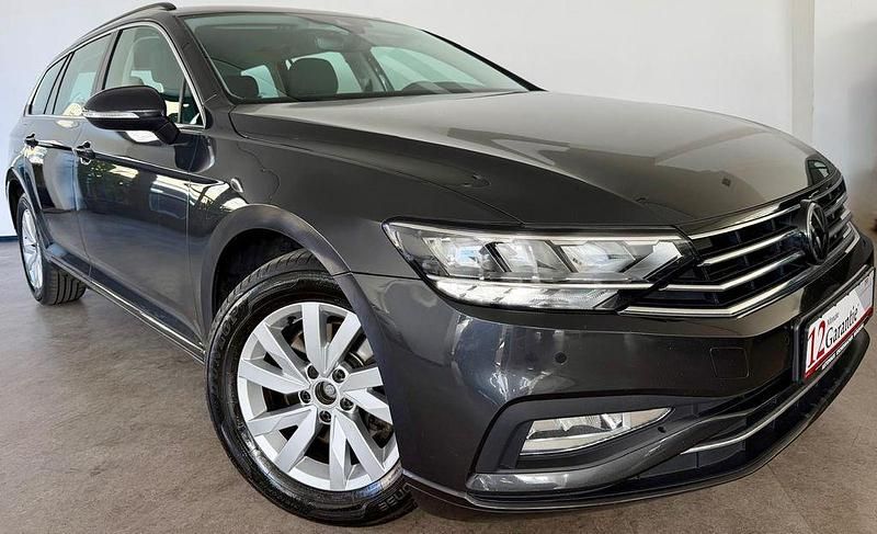 Gebraucht VW Passat 150 PS (110 kW) 2023 Grau Kombi