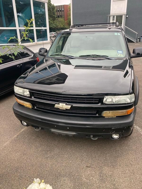 Schwarz Gebraucht 2004 Chevrolet Tahoe SUV | 6.900 € (Superpreis) - Bild 1/4