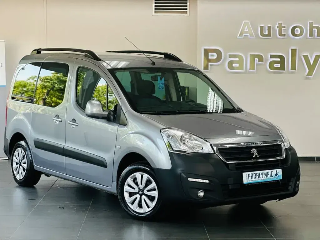 Gebraucht Peugeot TePee Active 99 PS (72 kW) 2016 Lack grau artense/metalliclac Van / Kleinbus
