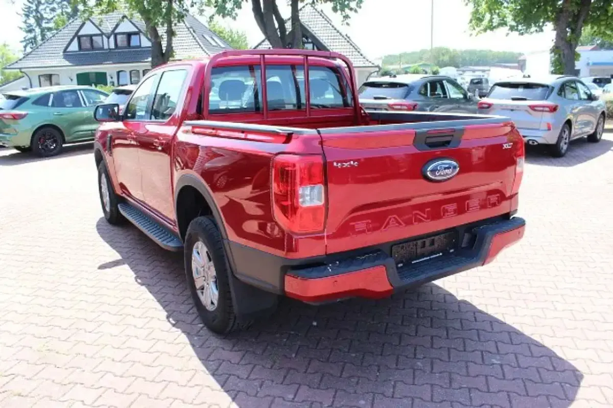 Gebraucht Ford Ranger XLT 170 PS (125 kW) 2023 Lucidrot metallic Pickup